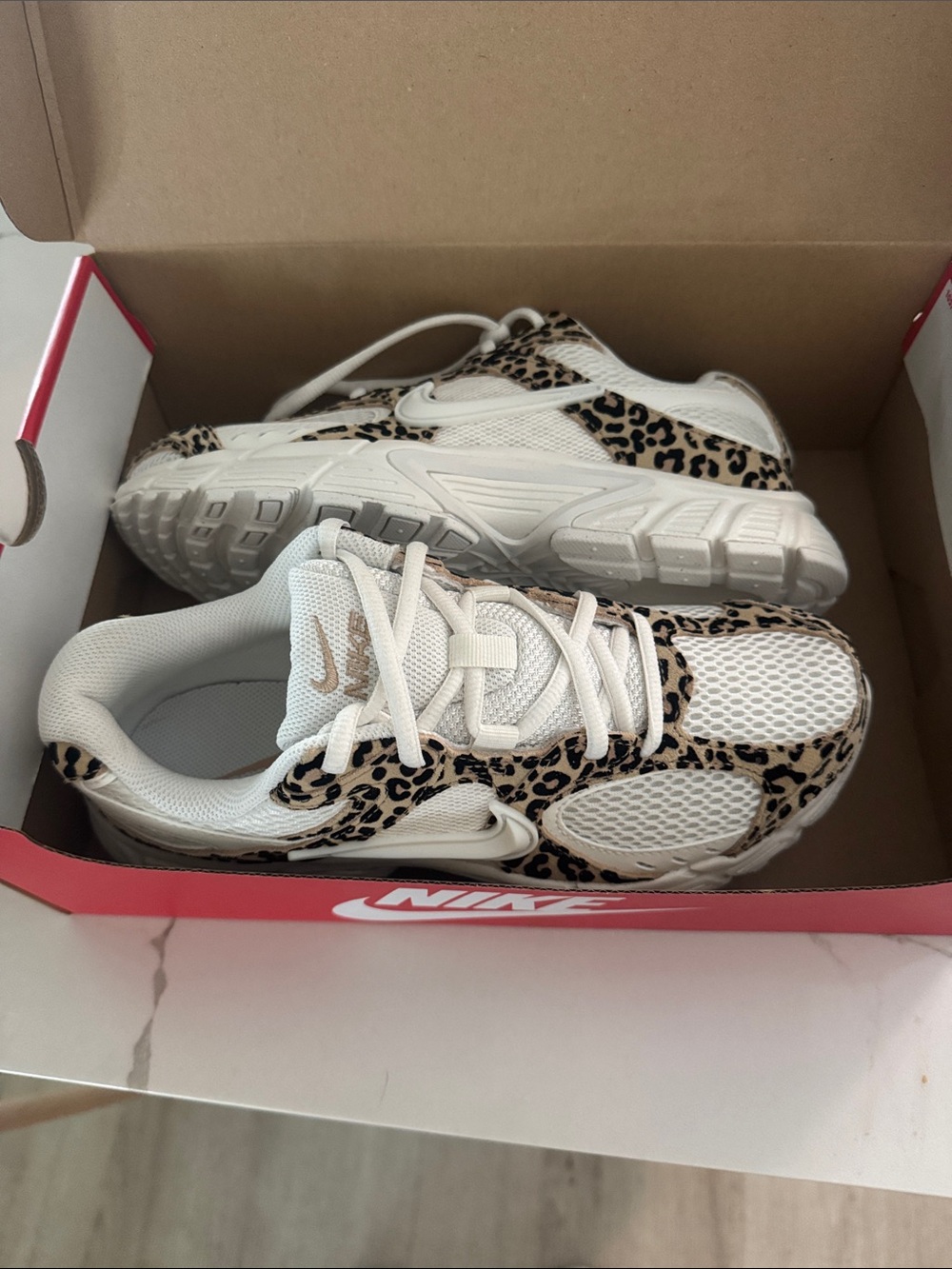 BRAND NEW Nike V5 RNR White and Tan Leopard Print Running Sneakers - Picture 2 of 2